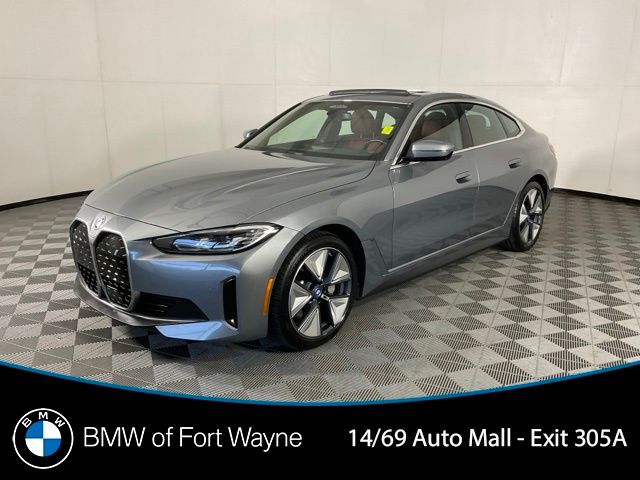2024 BMW i4 Gris (Skyscraper Gray Metallic) Sedán Tracción en las cuatro ruedas Automática