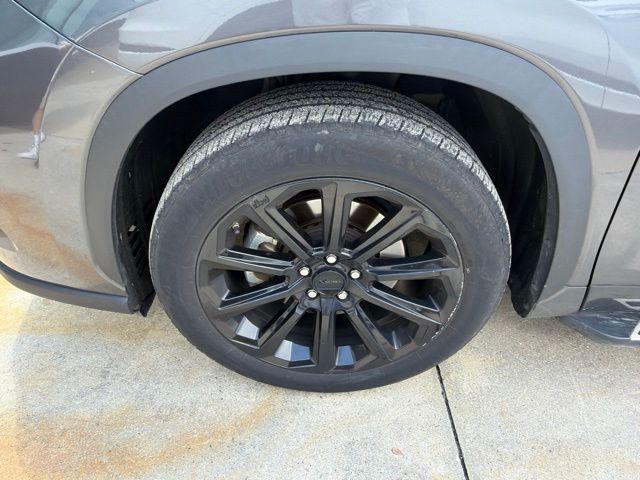 Used 2022 Gray Toyota LE image 6