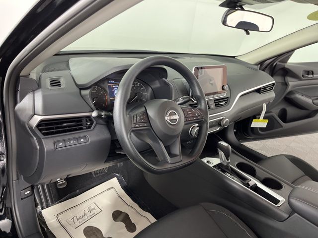2025 Super Black Clearcoat Nissan Altima 2.5 S FWD Sedan