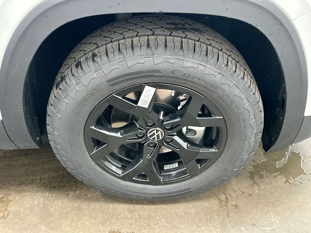 2026 Volkswagen Atlas 2.0T Peak Edition White/off-white at Luther Ford