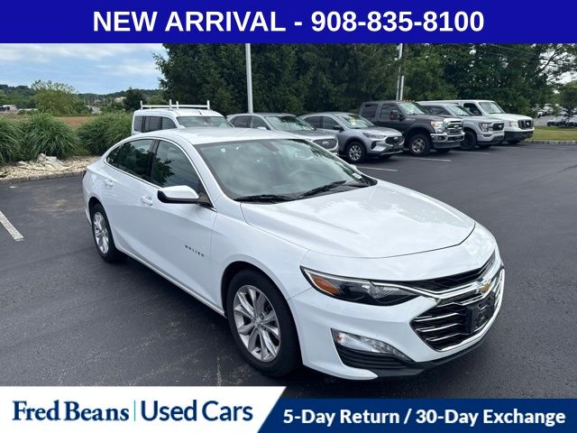 Summit White 2022 Chevrolet Malibu Sedan Front-Wheel Drive Continuously Variable Transmission
