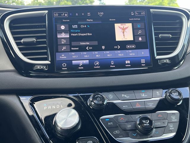 Used 2025 Black Chrysler Select image 19