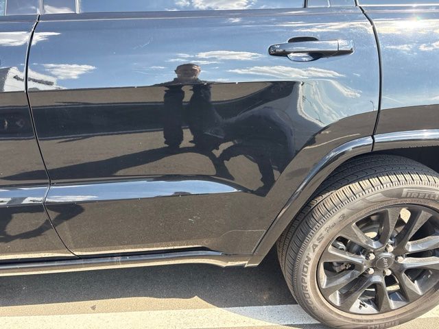 Used 2019 Black Jeep Altitude image 7