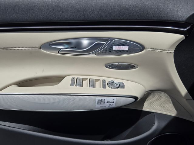 2027 Genesis Gv70