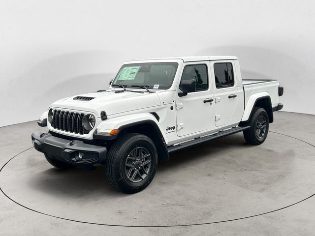 Bright White Clearcoat 2026 Jeep Gladiator Pickup Truck Four-Wheel Drive 8-Speed Automatic