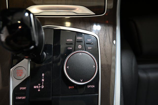 Used 2022 Black BMW xDrive40i image 28