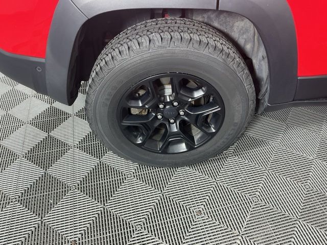 used 2019 Jeep Cherokee car, priced at $15,995