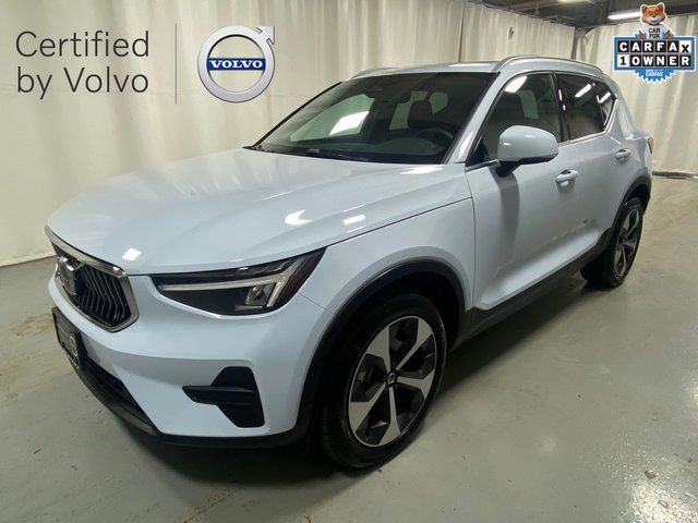 2025 Volvo XC40 B5 Core Bright Theme AWD