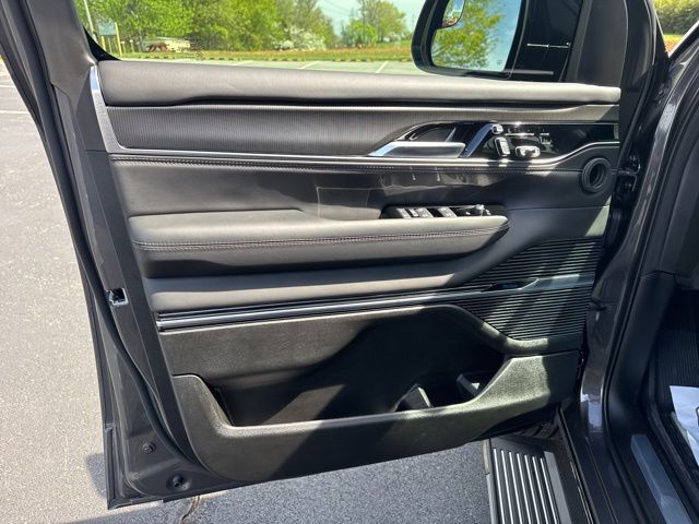 New 2026 Gray Jeep Summit image 15