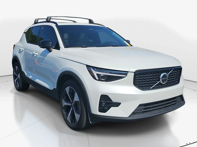 2025 Volvo XC40 B5 Plus Dark Theme AWD
