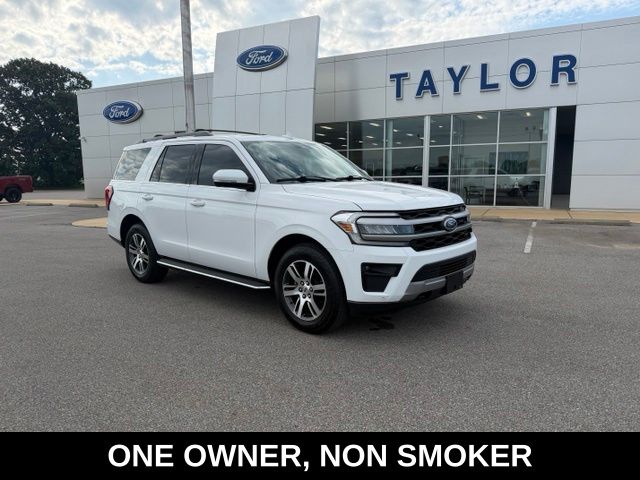  2023 Ford Expedition XLT 4WD   
