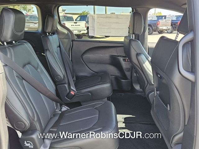 New 2026 Silver Chrysler Select image 17