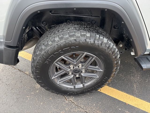 View vehicle photo 4
