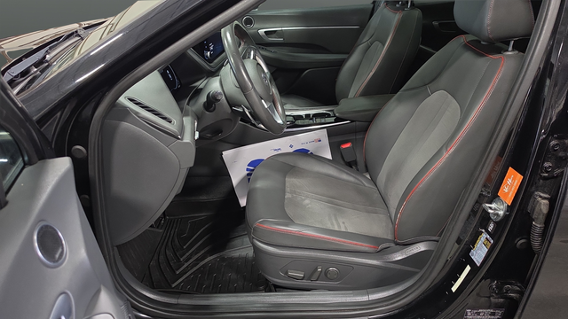 Used 2021 Phantom Black Hyundai SEL Plus image 9