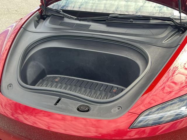 Used 2025  Tesla Long Range image 39