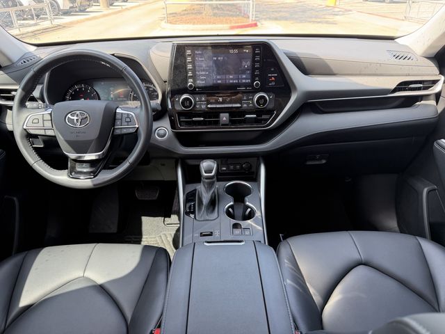 2021 Toyota Highlander XLE White at Don McGill Toyota