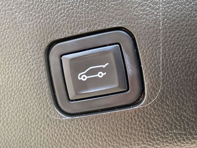 2022 Mosaic Black Metallic Chevrolet Traverse RS AWD SUV