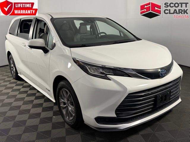 2021 Toyota Sienna LE