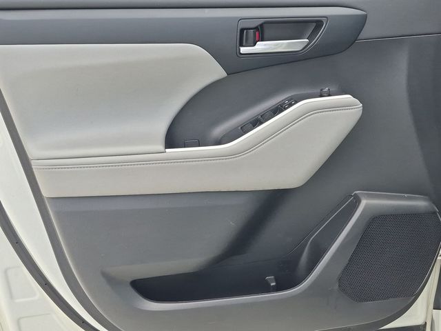 2023 Toyota Highlander - Image 15