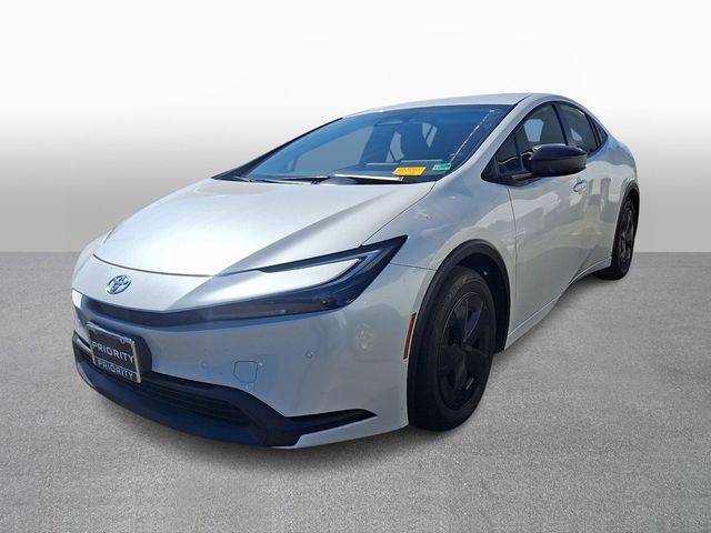 2026 Toyota Prius LE FWD's photo