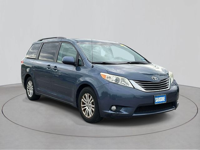 Shoreline Mist 2013 Toyota Sienna Minivan Front-Wheel Drive 6-Speed Automatic Overdrive