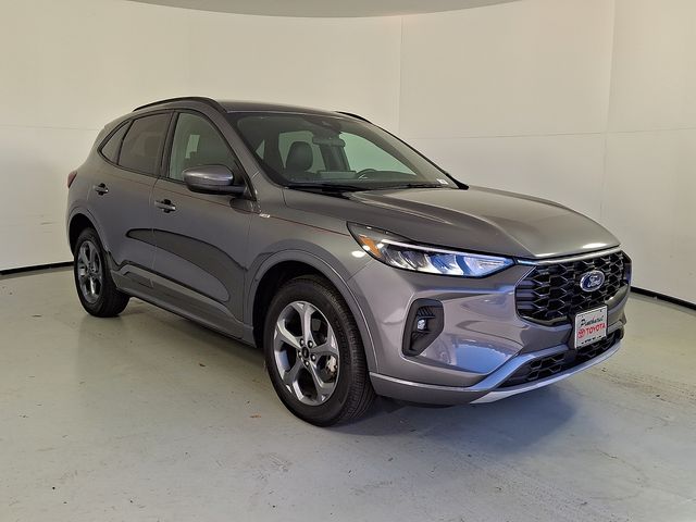 2023 Ford Escape ST-Line Select's photo