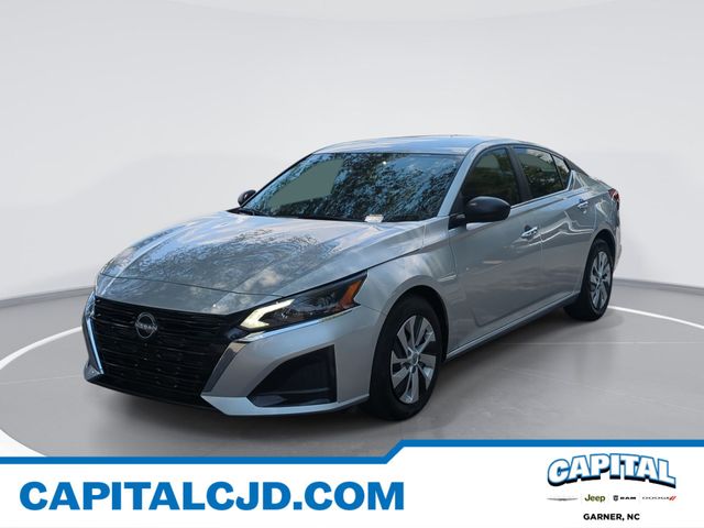 Brilliant Silver Metallic 2024 Nissan Altima Sedan Front-Wheel Drive Continuously Variable Transmission