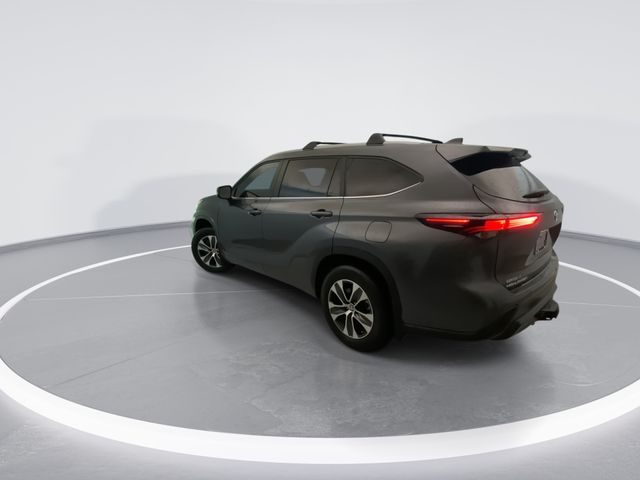 Used 2025 Gray Toyota XLE image 6
