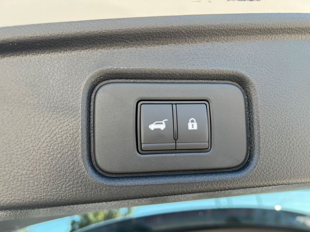 2025 Everest White Pearl Tricoat Nissan Pathfinder Platinum FWD SUV