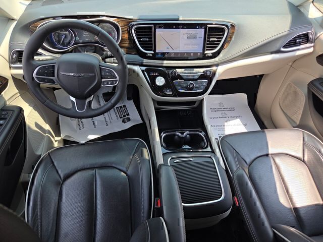 Used 2024 Chrysler Pacifica Van