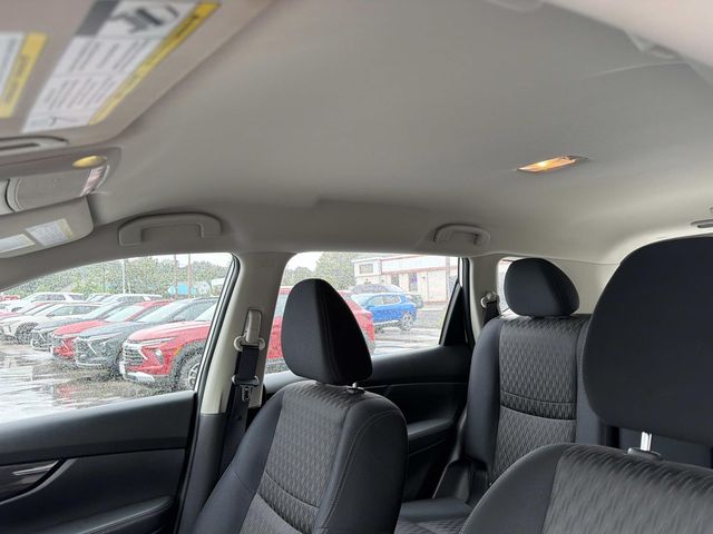 2017 Nissan Rogue - Image 31