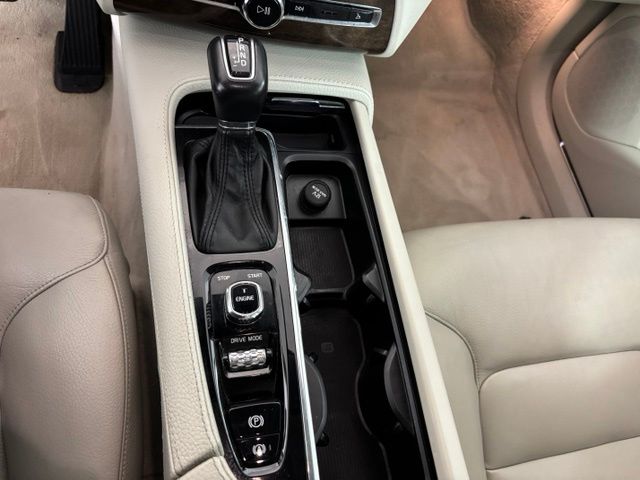 Used 2016  Volvo T6 Momentum image 18