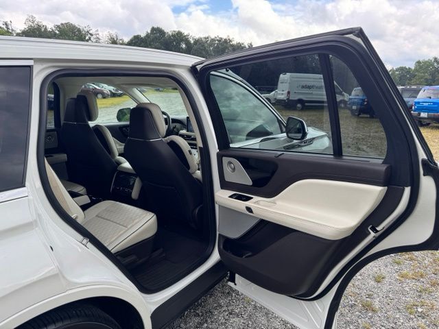 Used 2020 White Lincoln Black Label Grand Touring image 15