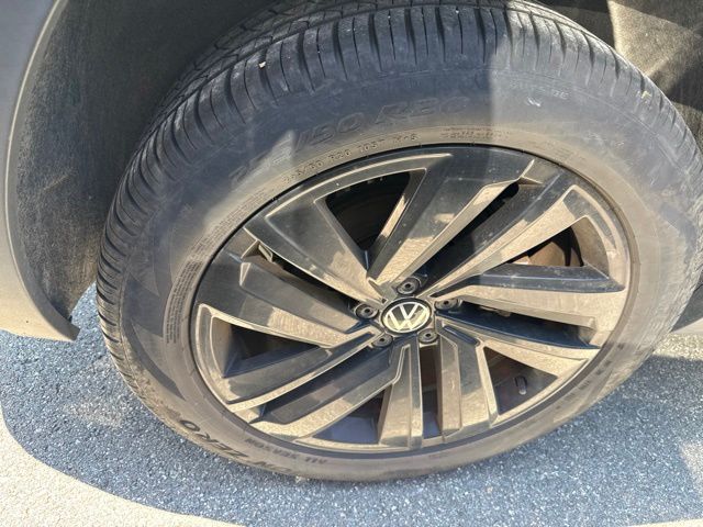 2023 Volkswagen Atlas Cross Sport 2.0T SE w/Technology White at Sutliff Volkswagen