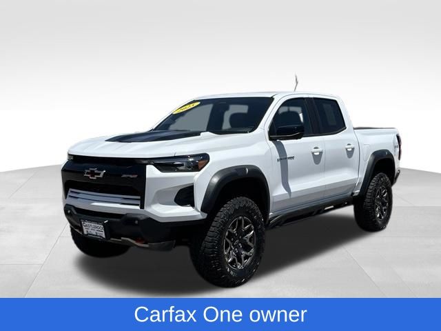Summit White 2025 Chevrolet Colorado Pickup Truck Four-Wheel Drive 8-Speed Automatic