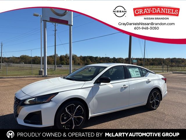 2025 Nissan Altima SR's photo