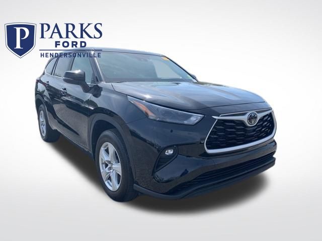 Midnight Black Metallic 2024 Toyota Highlander LE FWD SUV / Crossover Front-Wheel Drive 8-Speed Automatic