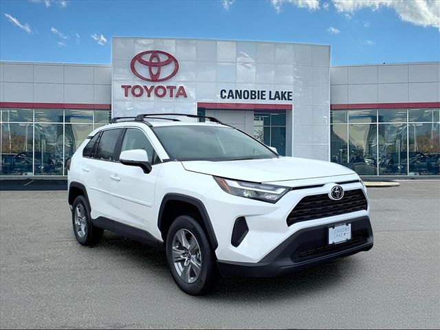 2025 Toyota RAV4 LE's photo