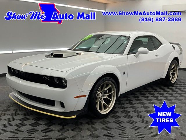 White Knuckle Clearcoat 2023 Dodge Challenger R/T Scat Pack Widebody RWD Coupe Rear-Wheel Drive 8-Speed Automatic