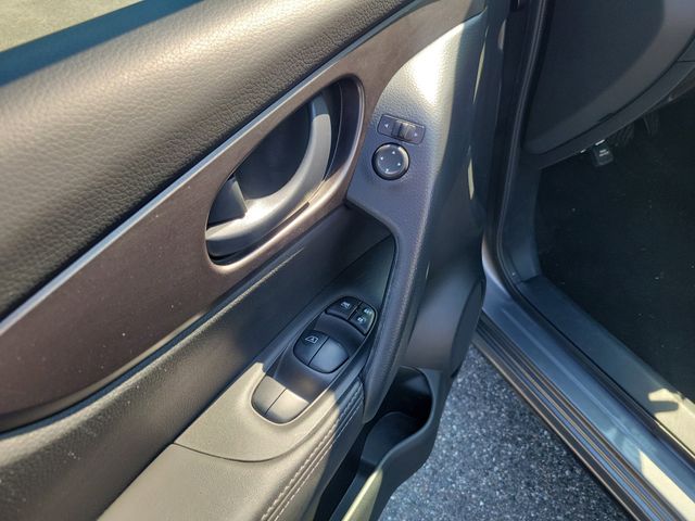 Used 2020 Gray Nissan S image 15