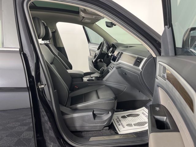 2021 Volkswagen Atlas 3.6L V6 SE w/Technology 41