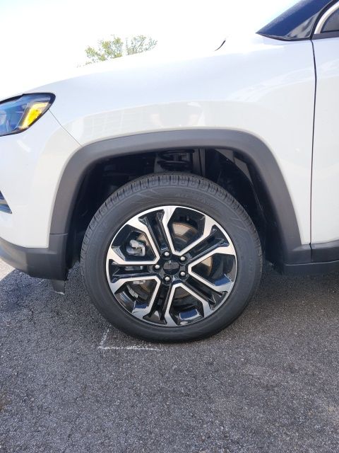 Used 2024 White/off-white Jeep Limited image 6