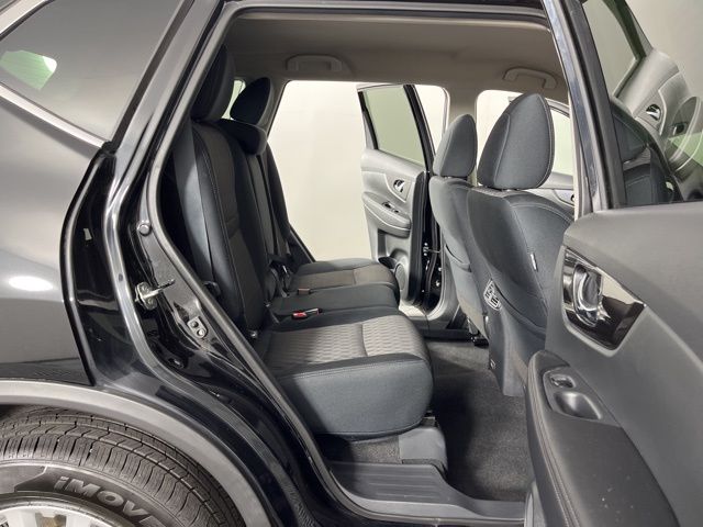 2019 Magnetic Black Pearl Nissan Rogue S FWD SUV