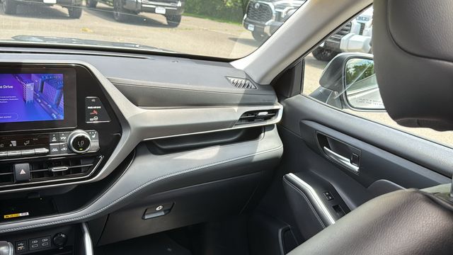 Used 2024 Toyota Highlander Hybrid SUV