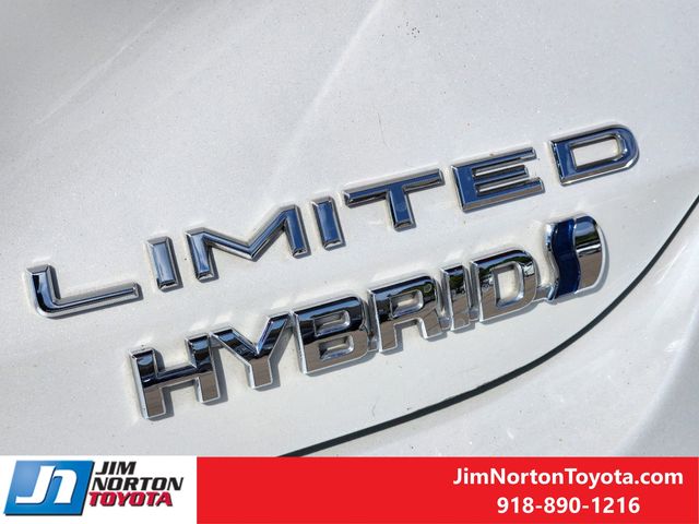 2022 Toyota Avalon Hybrid Limited 13