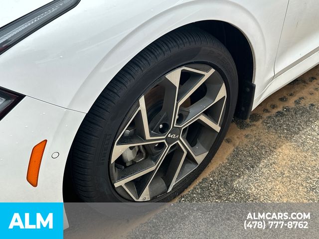 New 2025 Snow White Pearl Kia EX image 11