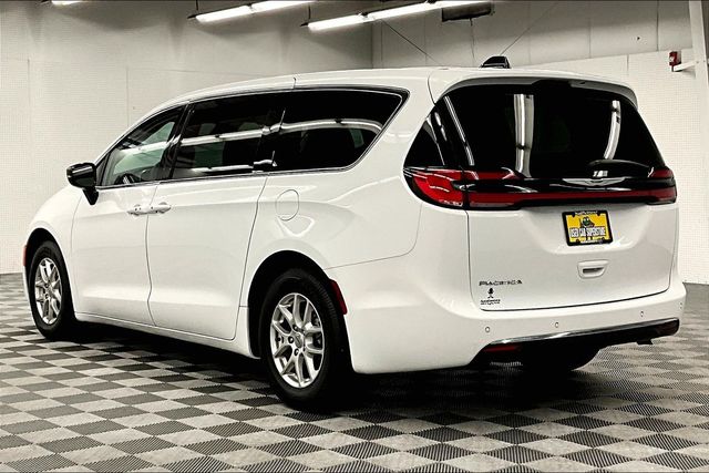 View vehicle photo 3