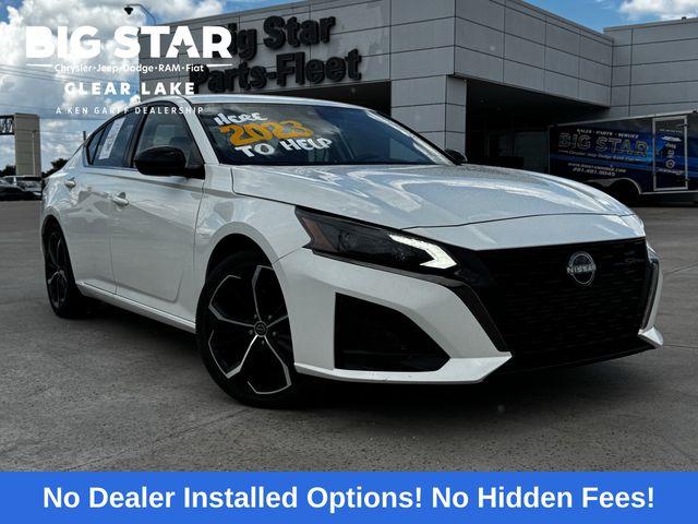 2023 Nissan Altima 2.5 SR White at Durrett Motor Company