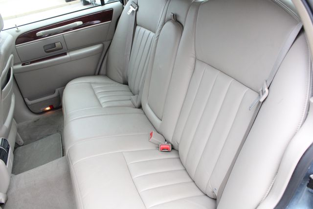 Used 2003 Silver Lincoln Signature image 17