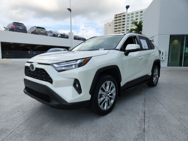 2022 Toyota RAV4 XLE Premium 16